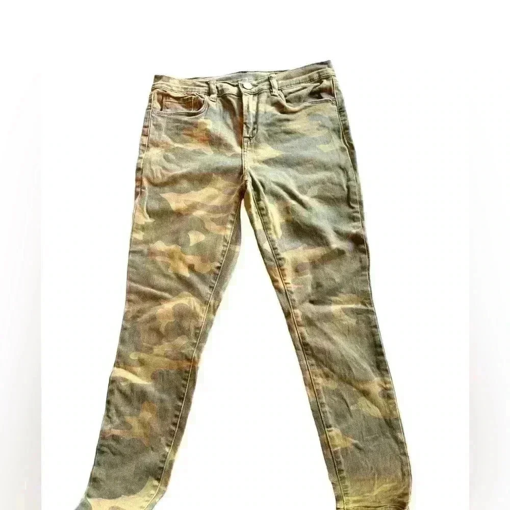 Blank NYC size 28 camo crop skinny denim jeans . EUC.